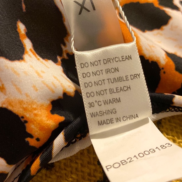 NEW Womens Leopard Print 1Piece, Sz. XL. Lace-up Front & Sides. - Picture 9 of 10